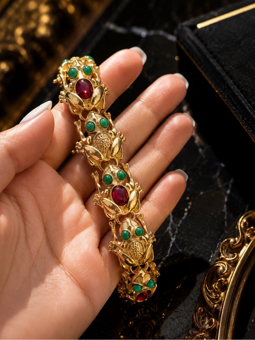 Vintage 18K Gold Plated frog bracelet with Natural stone eyes